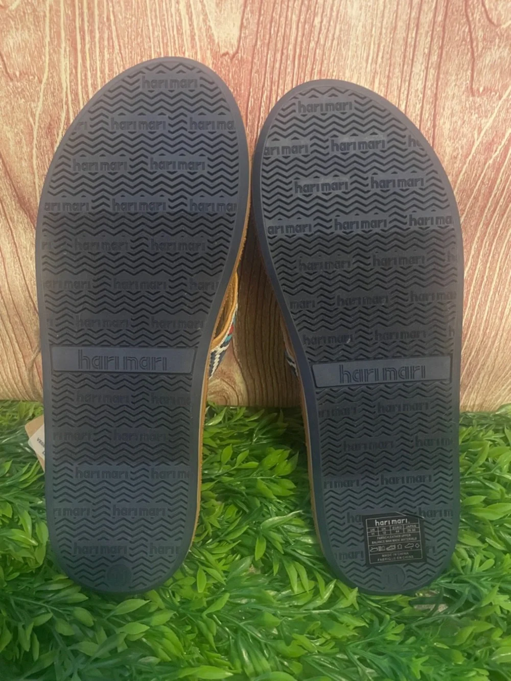 Hari Mari Men’s Fields Tan Flip Flop Sandals - Picture 3 of 9